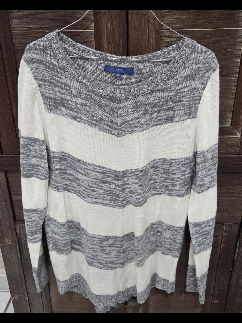 Apt 9 Women's Size Medium Gray White Long Sleeve Sweater